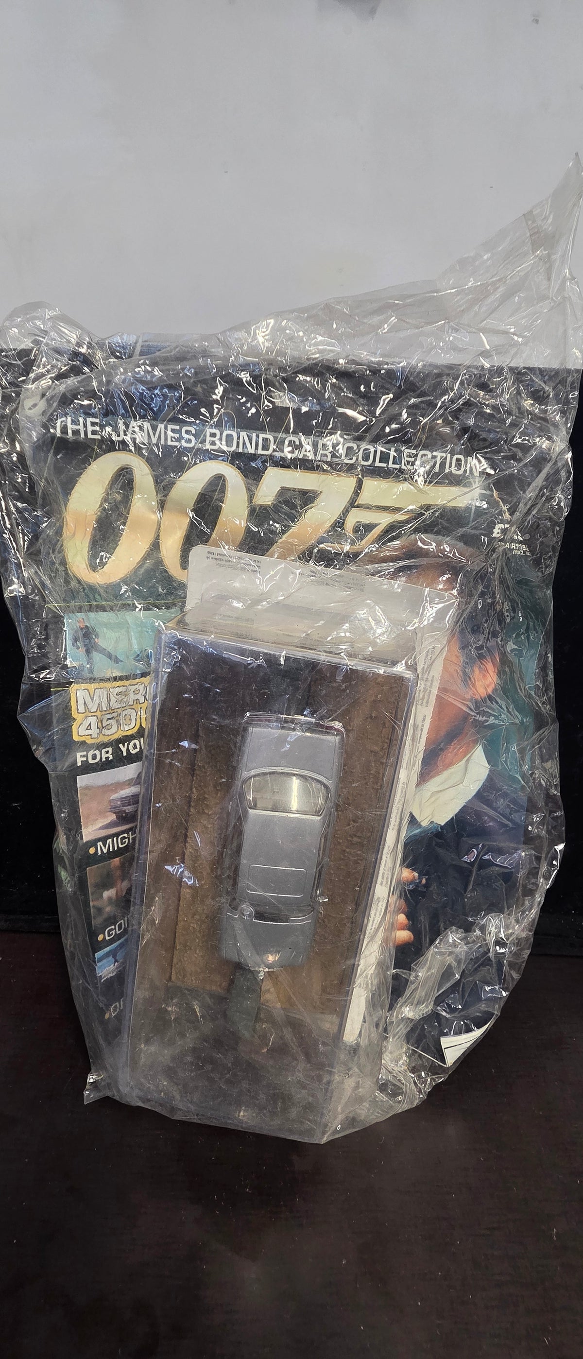 #P015 James Bond 007 Car Collection – Sealed Magazine & Diecast Car “For Your Eyes Only”