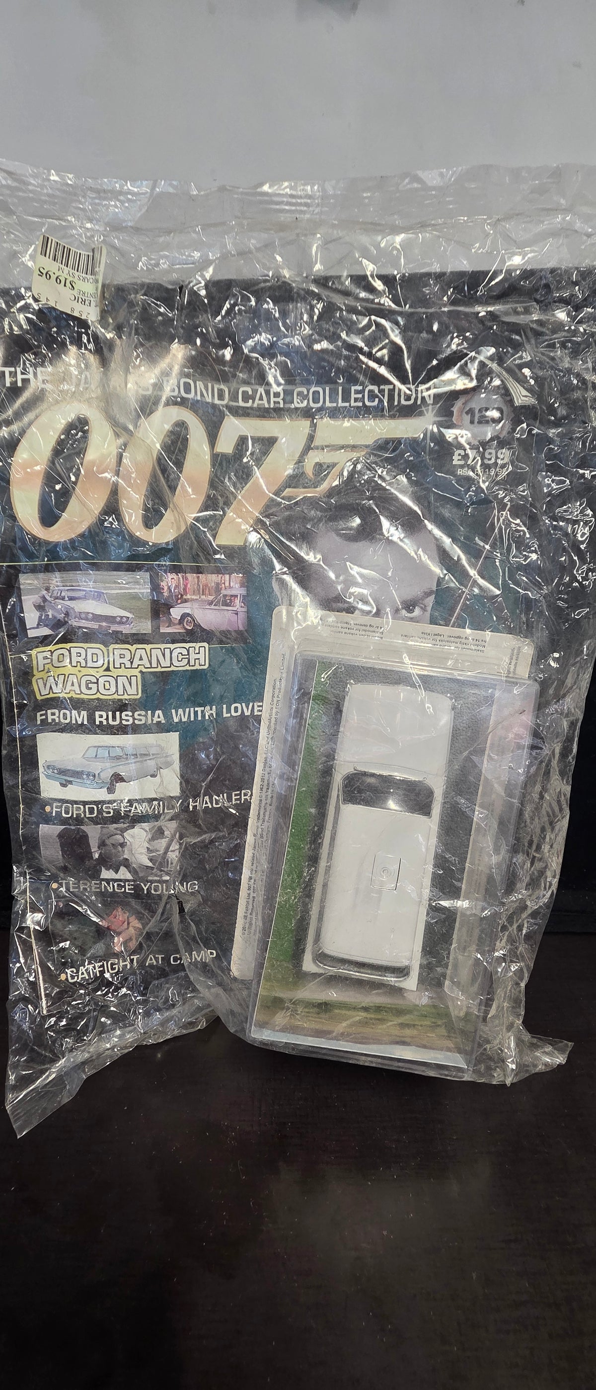 #P015 007 James Bond Car Collection Ford Ranch Wagon “From Russia With Love” 1:43 Sealed