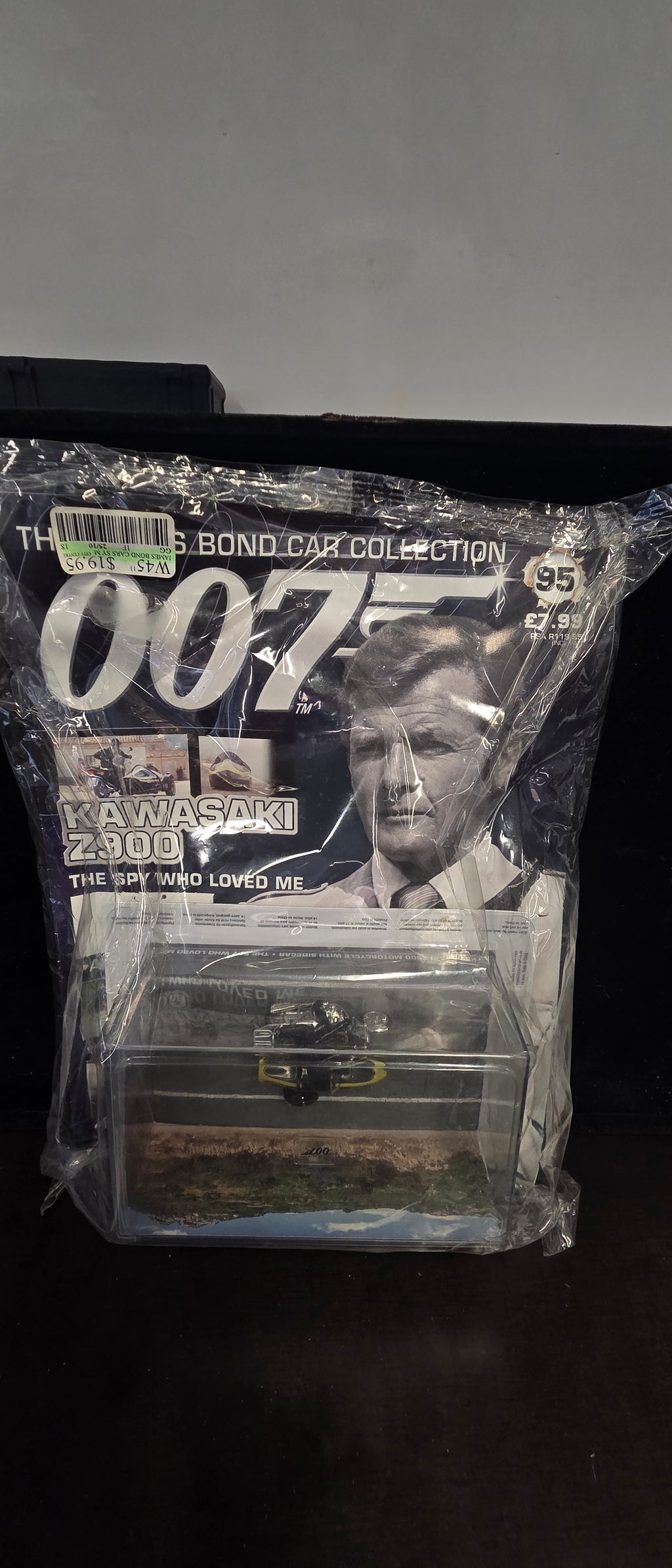 #P015 James Bond 007 Car Collection #95 – Kawasaki Z900 “The Spy Who Loved Me” Model w/ Magazine (Sealed)