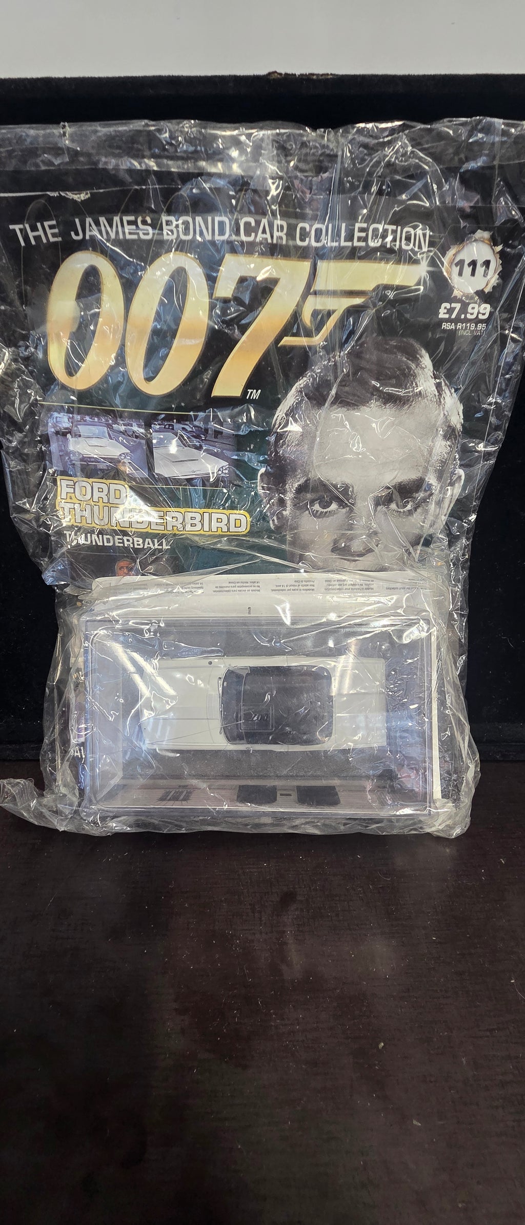 #P015 007 James Bond Car Collection #111 – Ford Thunderbird “Thunderball” – Sealed Magazine & Car