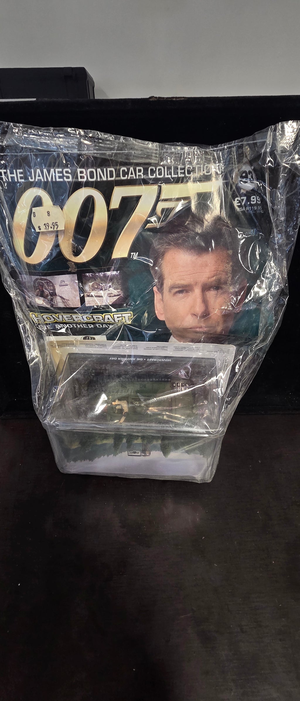 #P016 007 James Bond Car Collection – Die Another Day HOVERCRAFT w/ JINX Poster – Sealed Magazine Pack