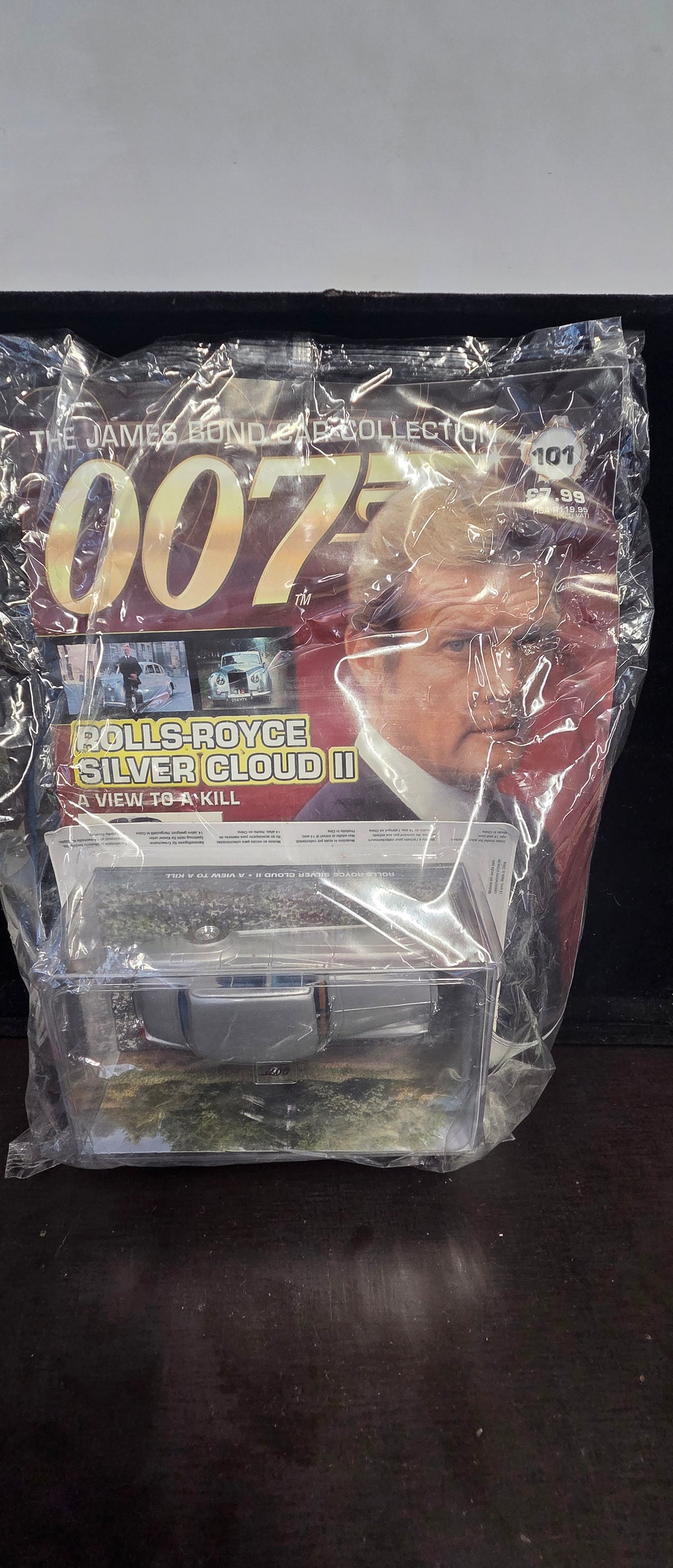 #P016 007 James Bond Car Collection #101 – Rolls-Royce Silver Cloud II “A View To A Kill” – Sealed Model & Magazine