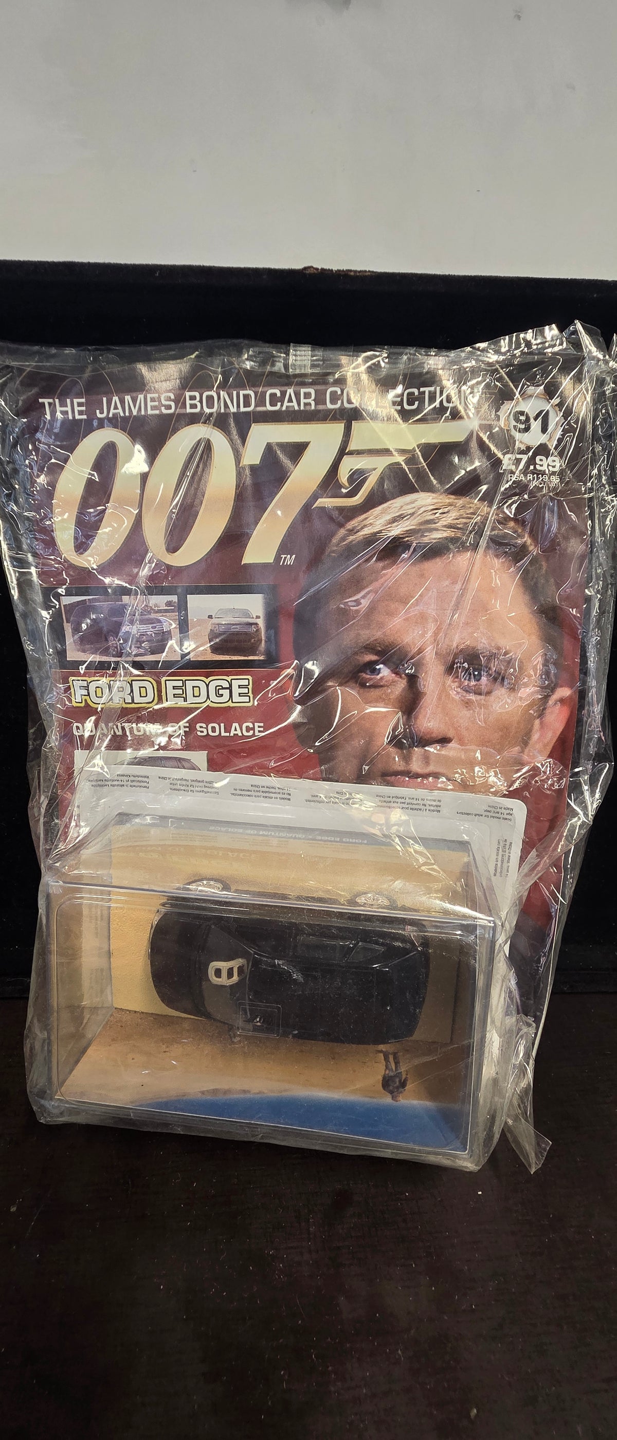 #P016 007 James Bond Car Collection – Ford Edge “Quantum of Solace” Diecast & Magazine SEALED