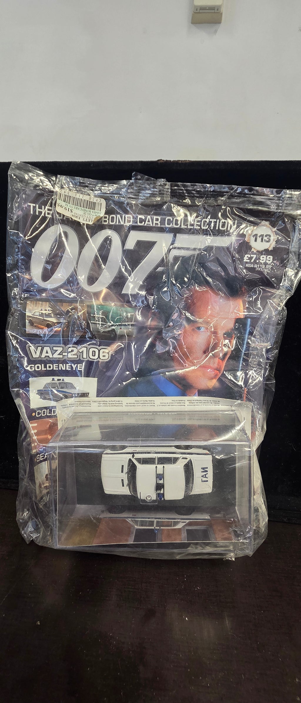 #P016 007 James Bond Car Collection #113 – VAZ-2106 GoldenEye Diecast w/ Magazine SEALED
