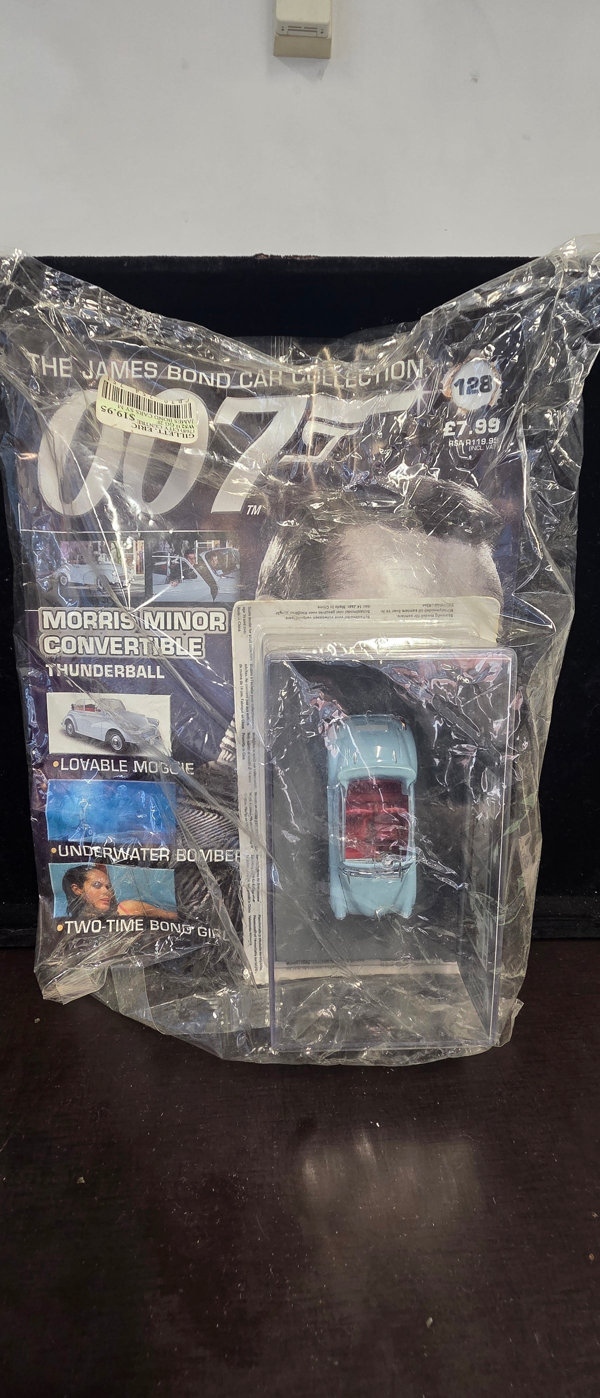 #P016 007 James Bond Car Collection #128 Morris Minor Convertible Thunderball – Sealed Magazine & Car