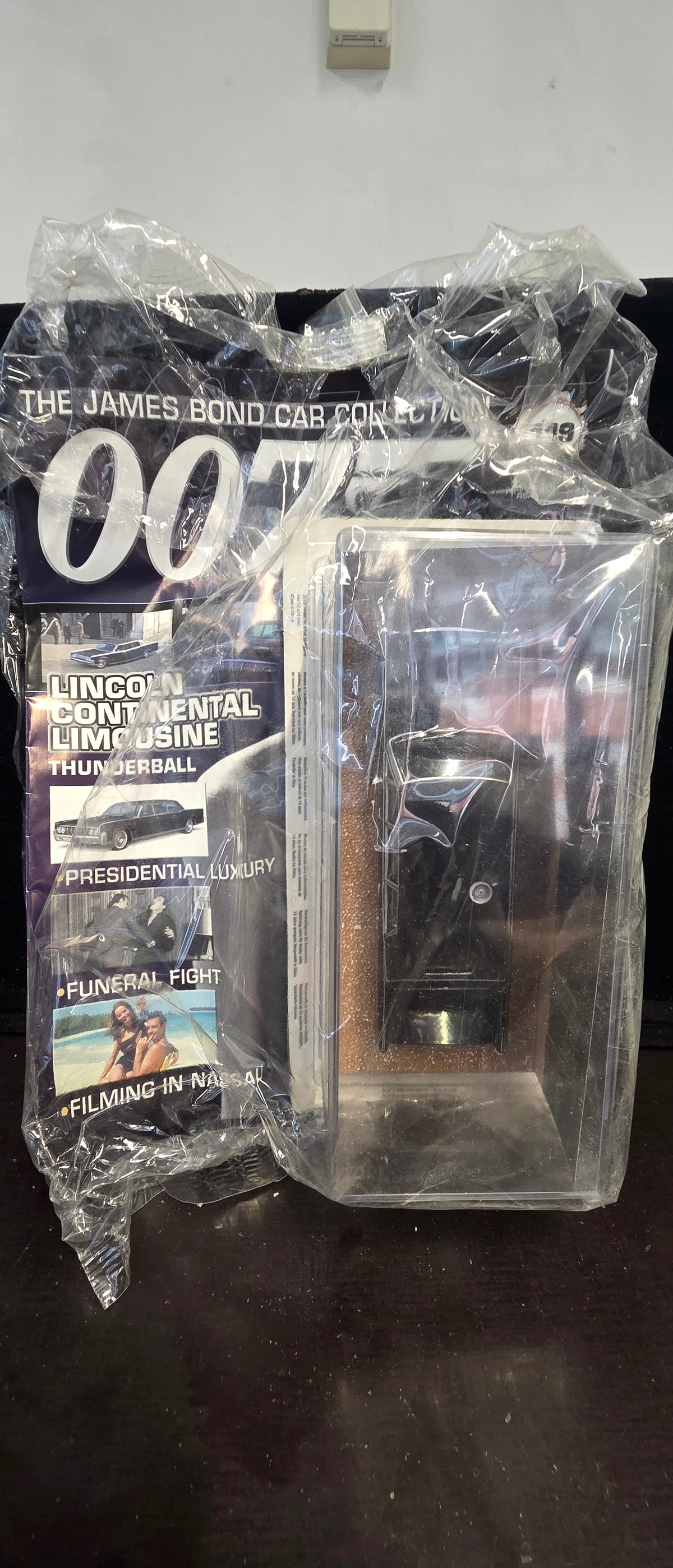 #P016 007 James Bond Car Collection – Lincoln Continental Limousine “Thunderball” Diecast Model – Sealed