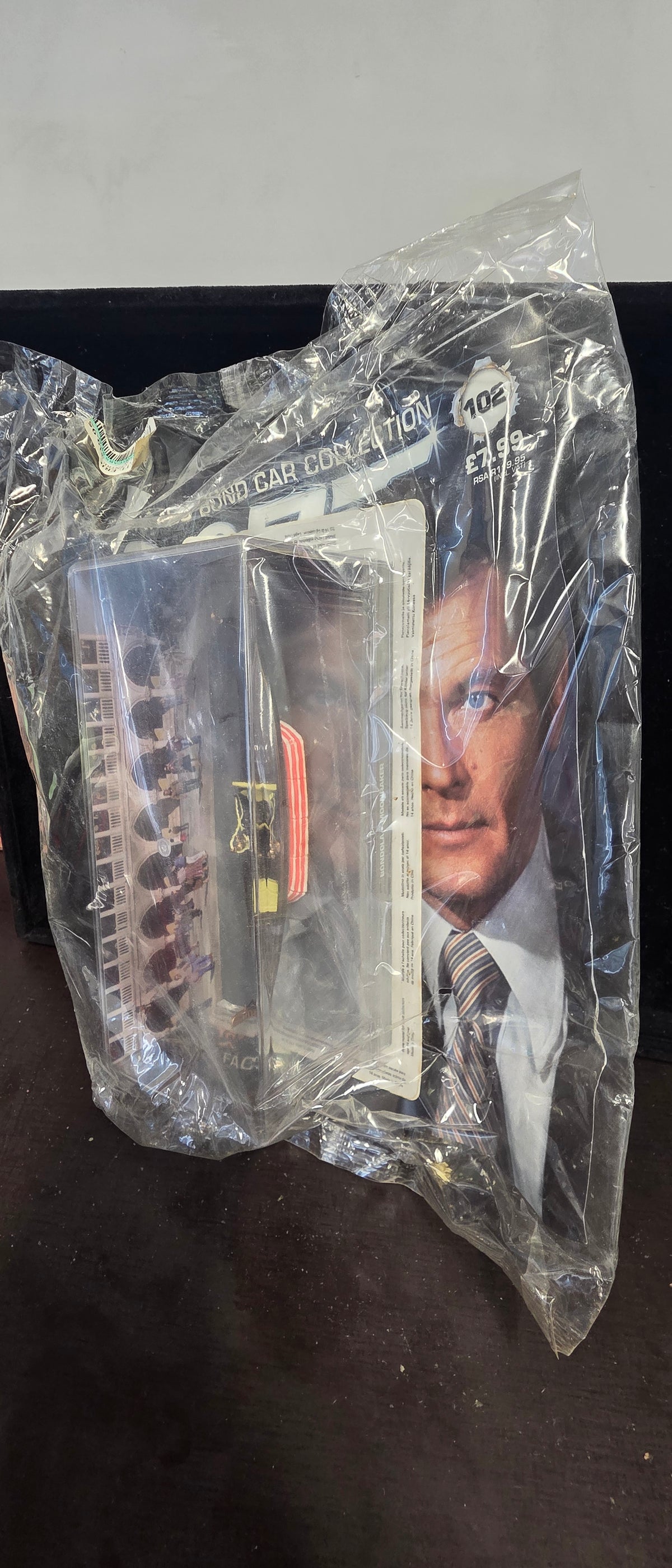 #P016 James Bond 007 Lot – Moonraker Trash Can + Bond Car Collection Issue #102 (Sealed)