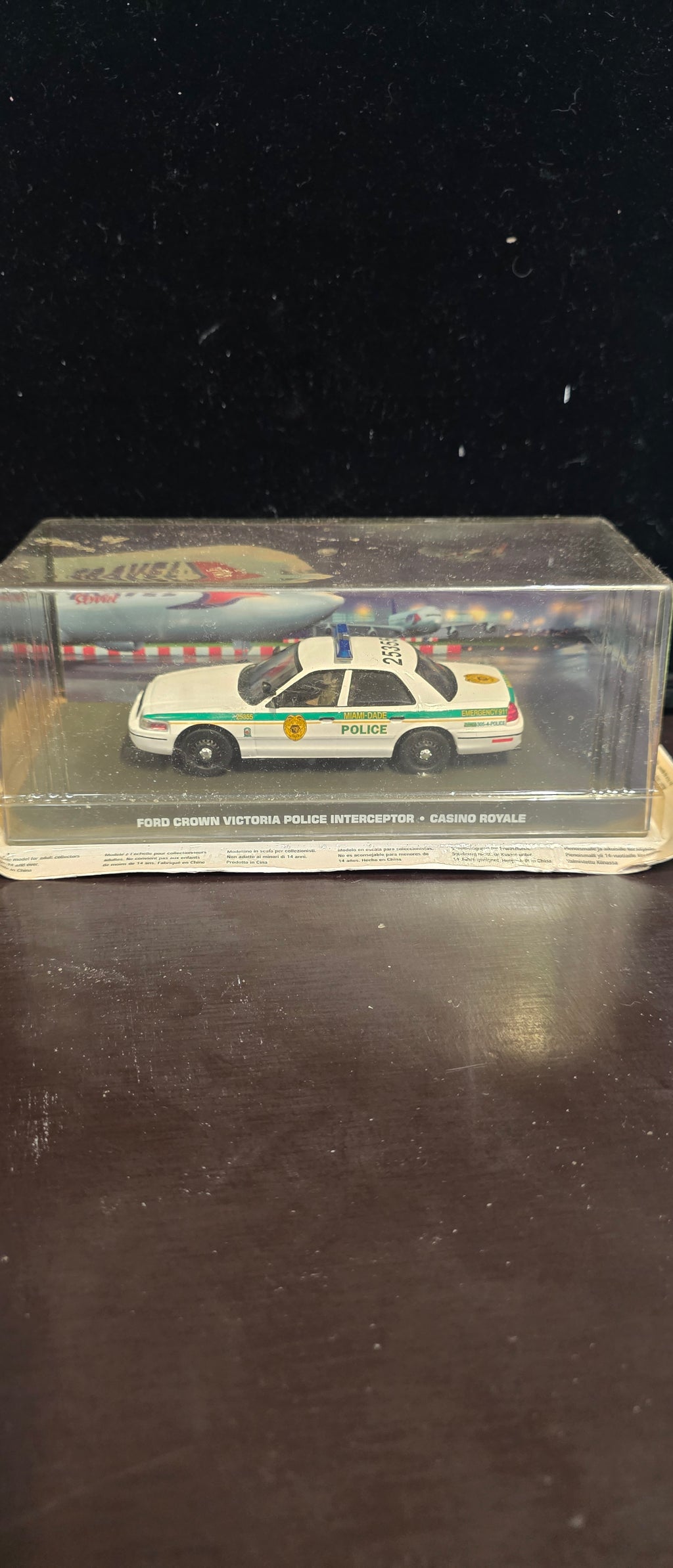 #P017 James Bond 007 “Casino Royale” Ford Crown Victoria Police Interceptor Diecast Car (Miami-Dade)
