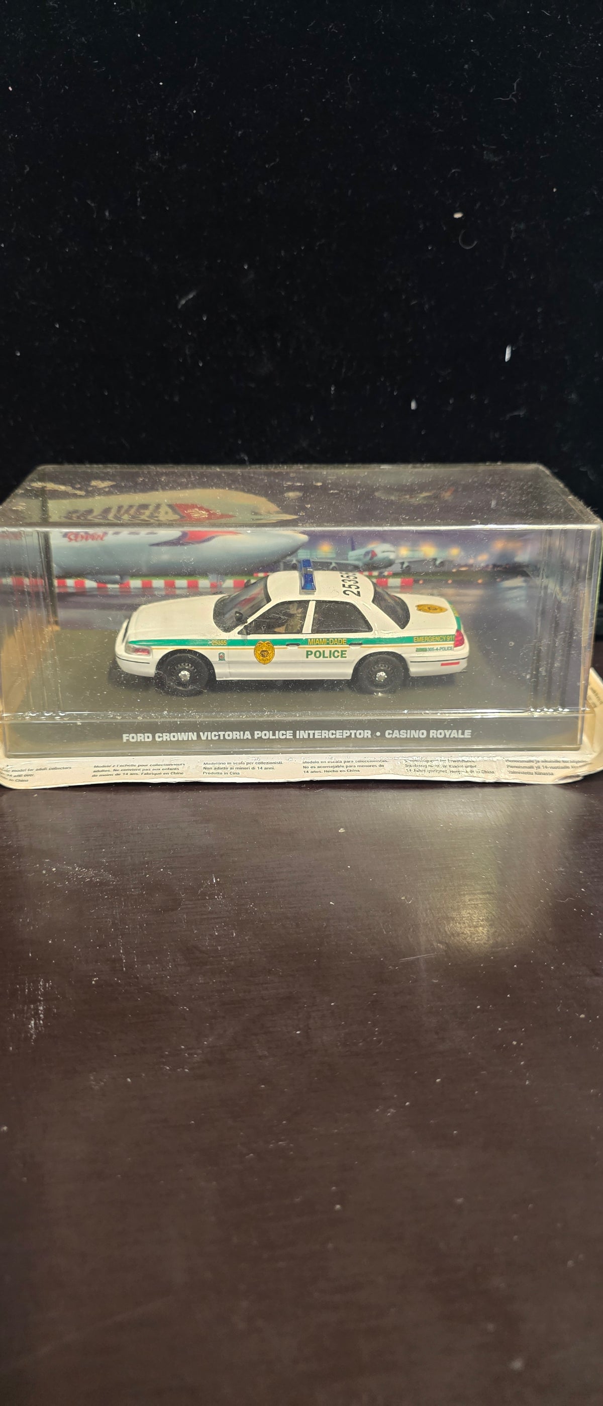 #P017 James Bond 007 “Casino Royale” Ford Crown Victoria Police Interceptor Diecast Car (Miami-Dade)