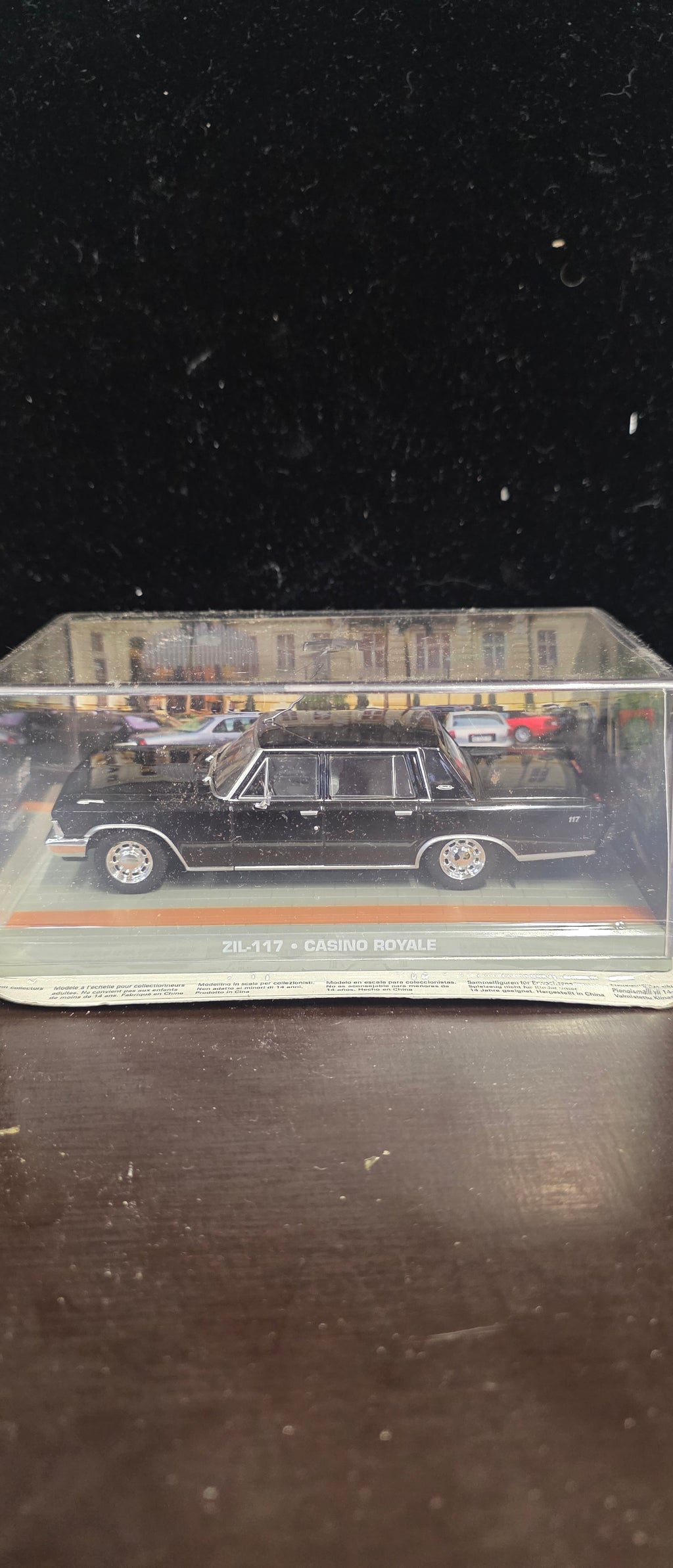 #P017 007 Casino Royale ZIL-117 Limo 1:43 Diecast Car w/ Display Case