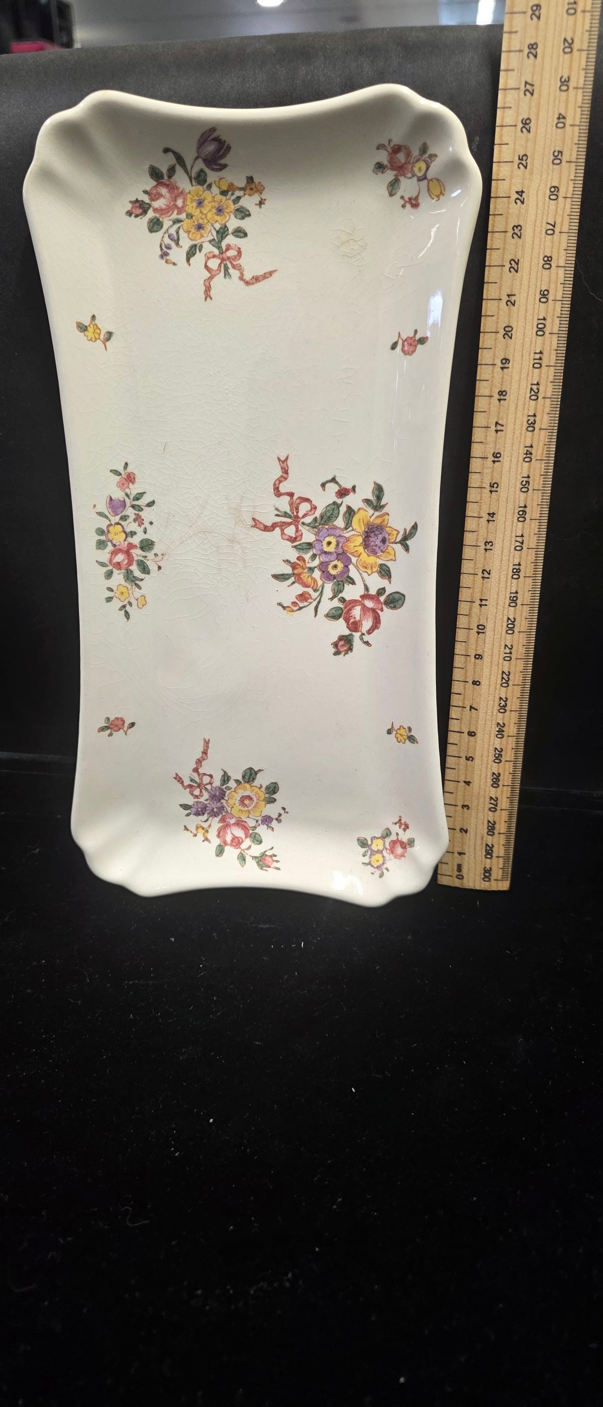 #P023 Royal Doulton “Leeds Spray” Rectangular Serving Tray 12" – Vintage Floral China