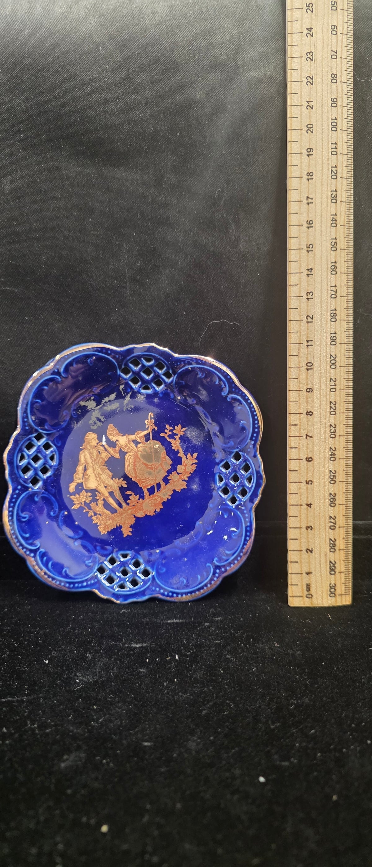 #P023 Vintage Cobalt Blue Reticulated Trinket Dish – Gold Courting Couple, 4.5"