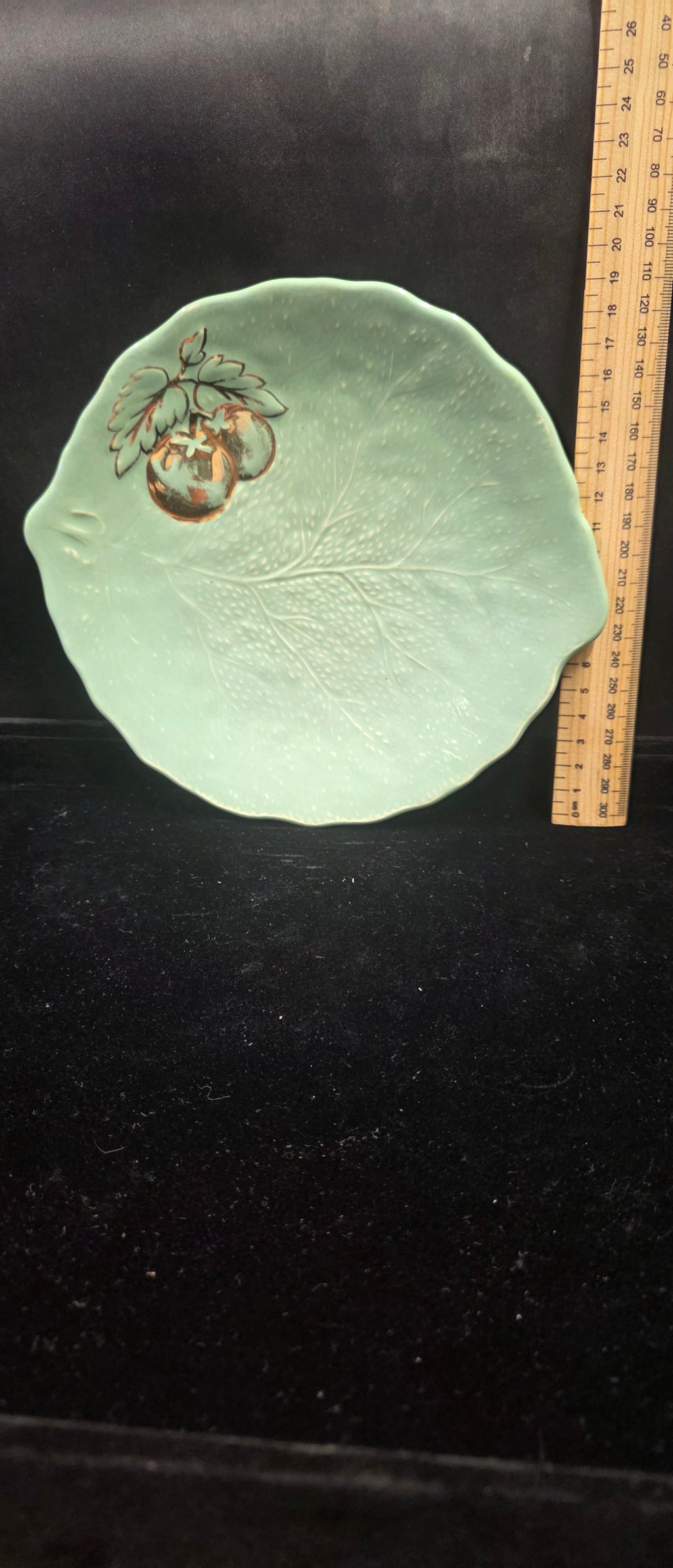 #P023 Vintage Crown Devon Green Leaf Tomato Motif Serving Plate 8.5" – Made in England