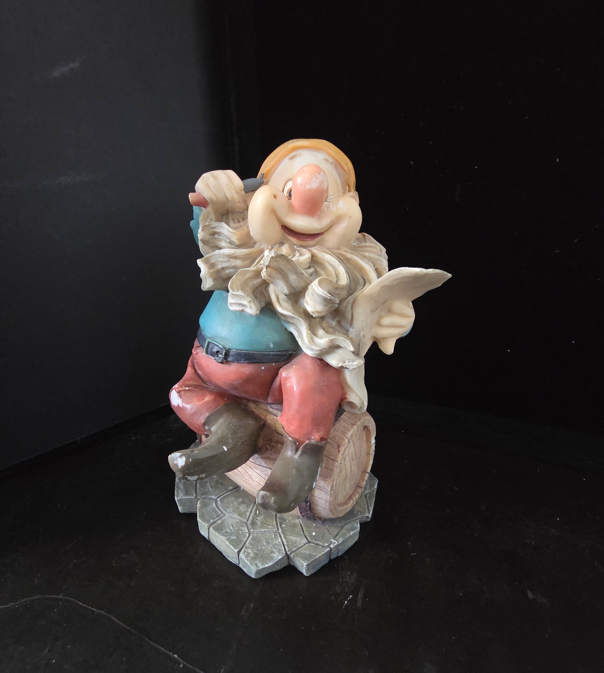 #P028 Disney Snow White “Happy” Dwarf on Barrel Figurine – Vintage Style Collectible Statue