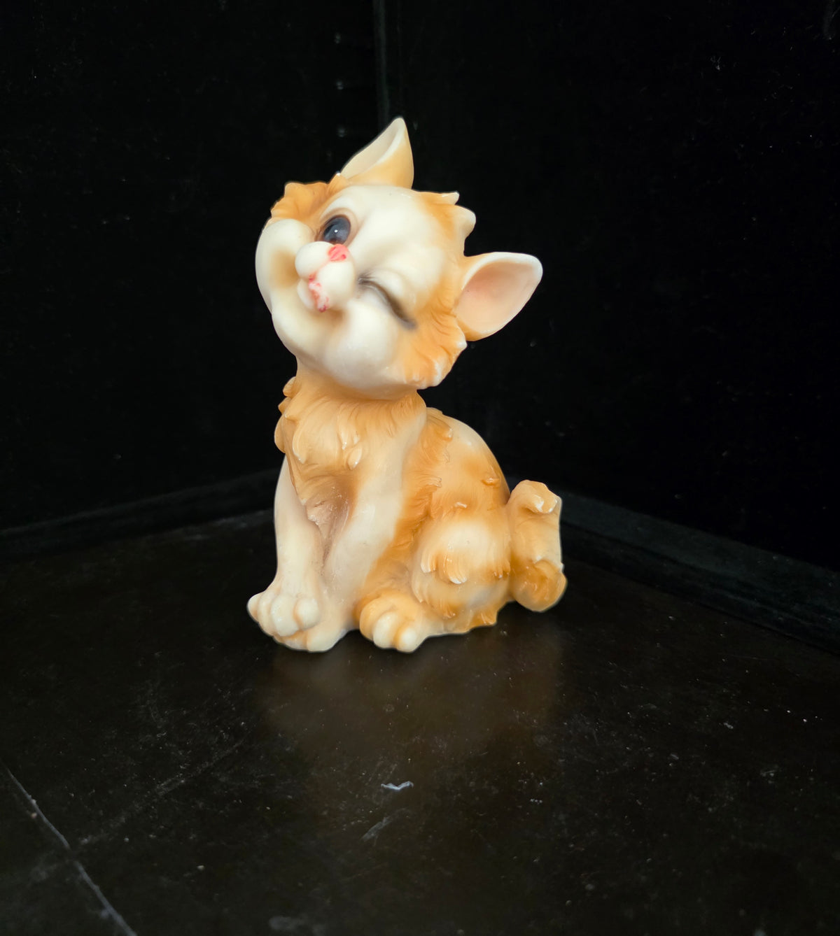 #P027 Vintage Style Winking Kitten Cat Figurine – Cute Orange & Cream Collectible