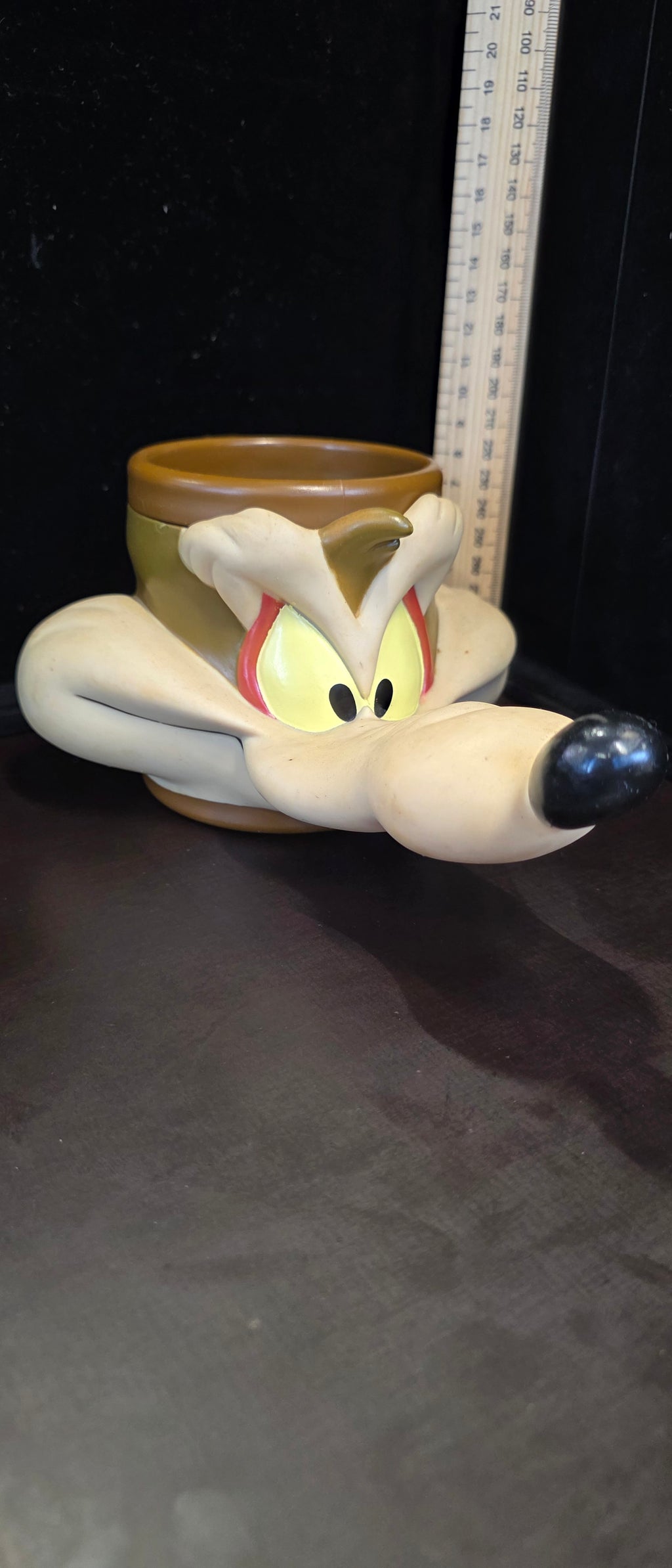 #P029 1992 Looney Tunes Wile E. Coyote 3D Character Mug Cup – Promotional Partners Vintage