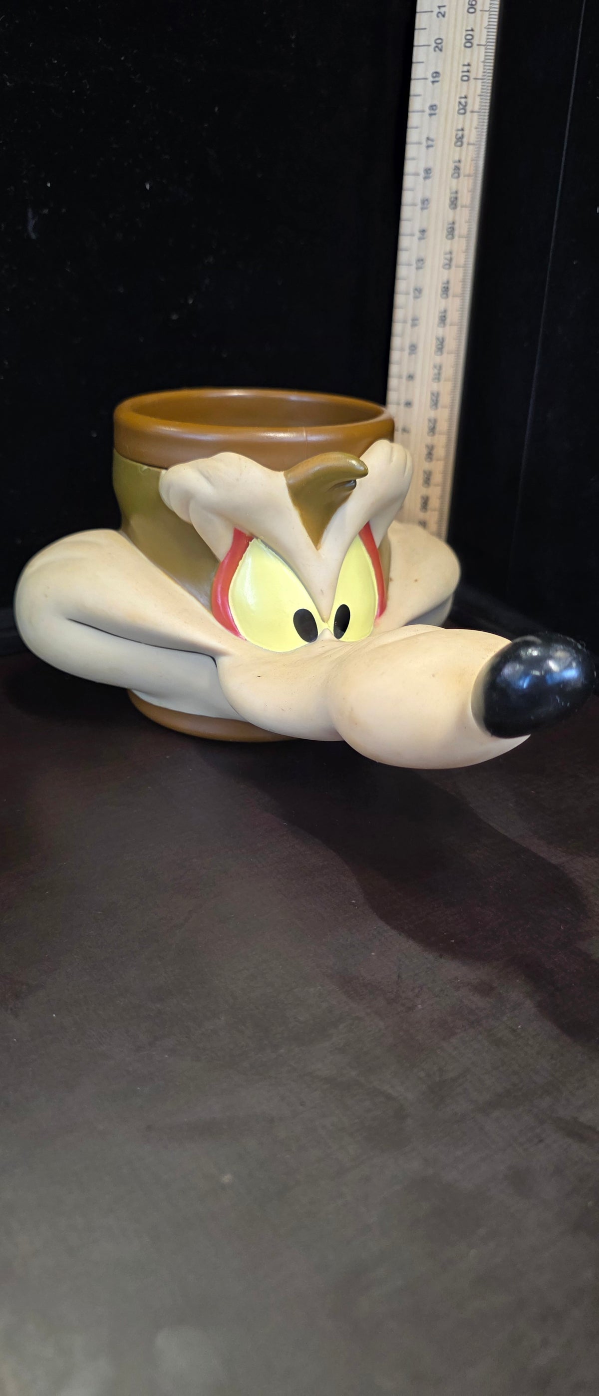 #P029 1992 Looney Tunes Wile E. Coyote 3D Character Mug Cup – Promotional Partners Vintage