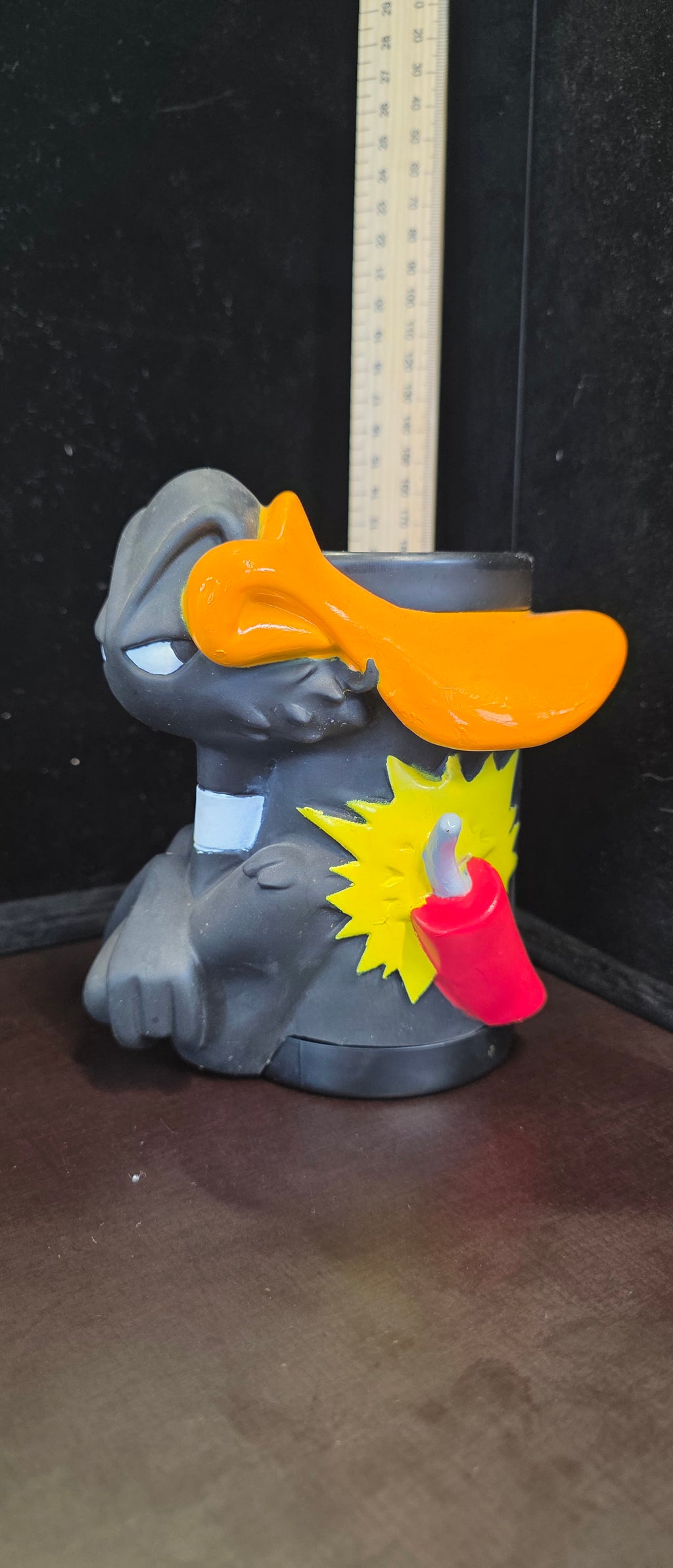 #P029 1995 Looney Tunes Wile E. Coyote Exploding Dynamite 3D Plastic Mug Cup