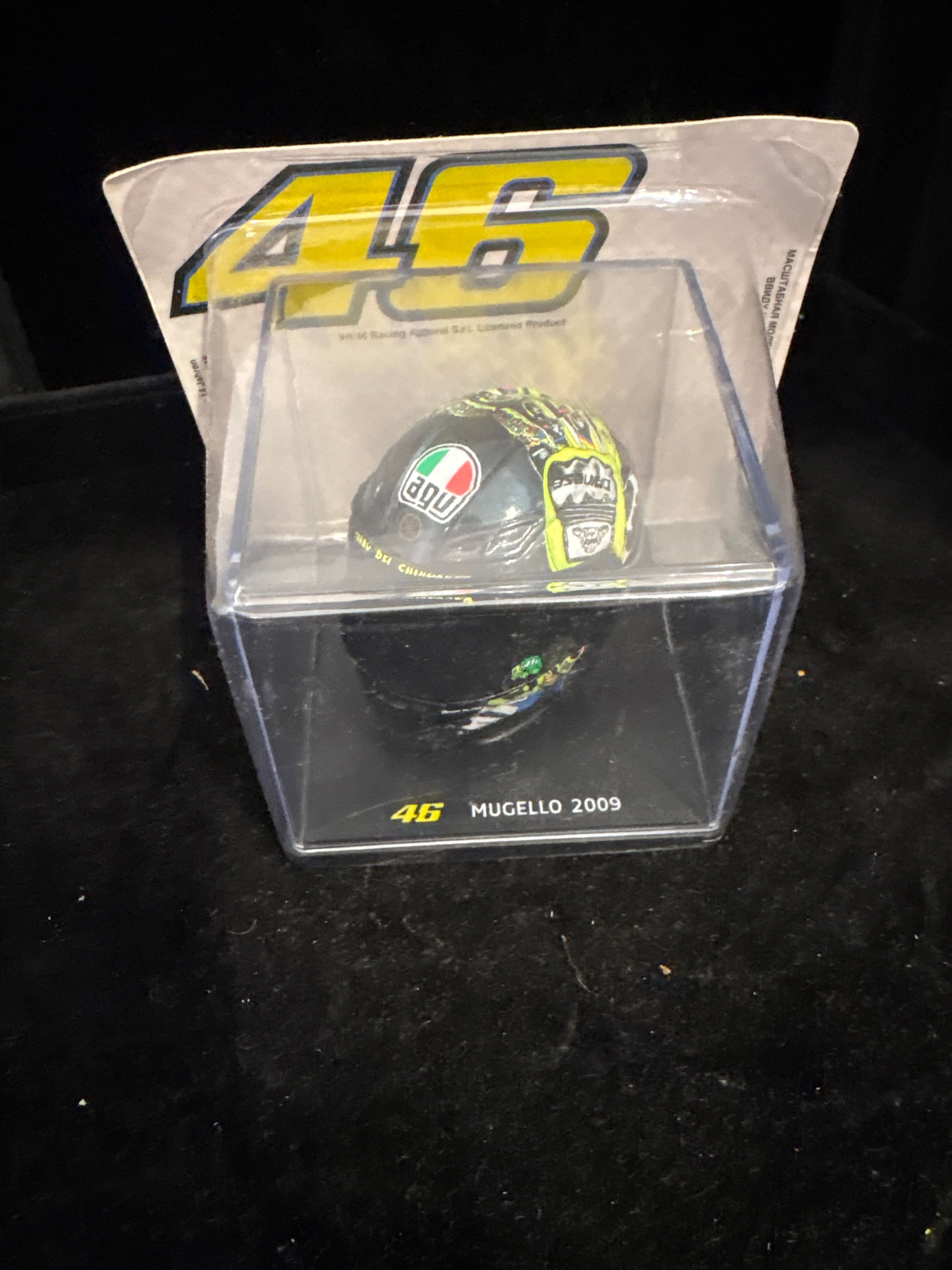 #P003 Valentino Rossi “46” Mugello 2009 Mini Helmet – Display Box – Collectible Racing Replica