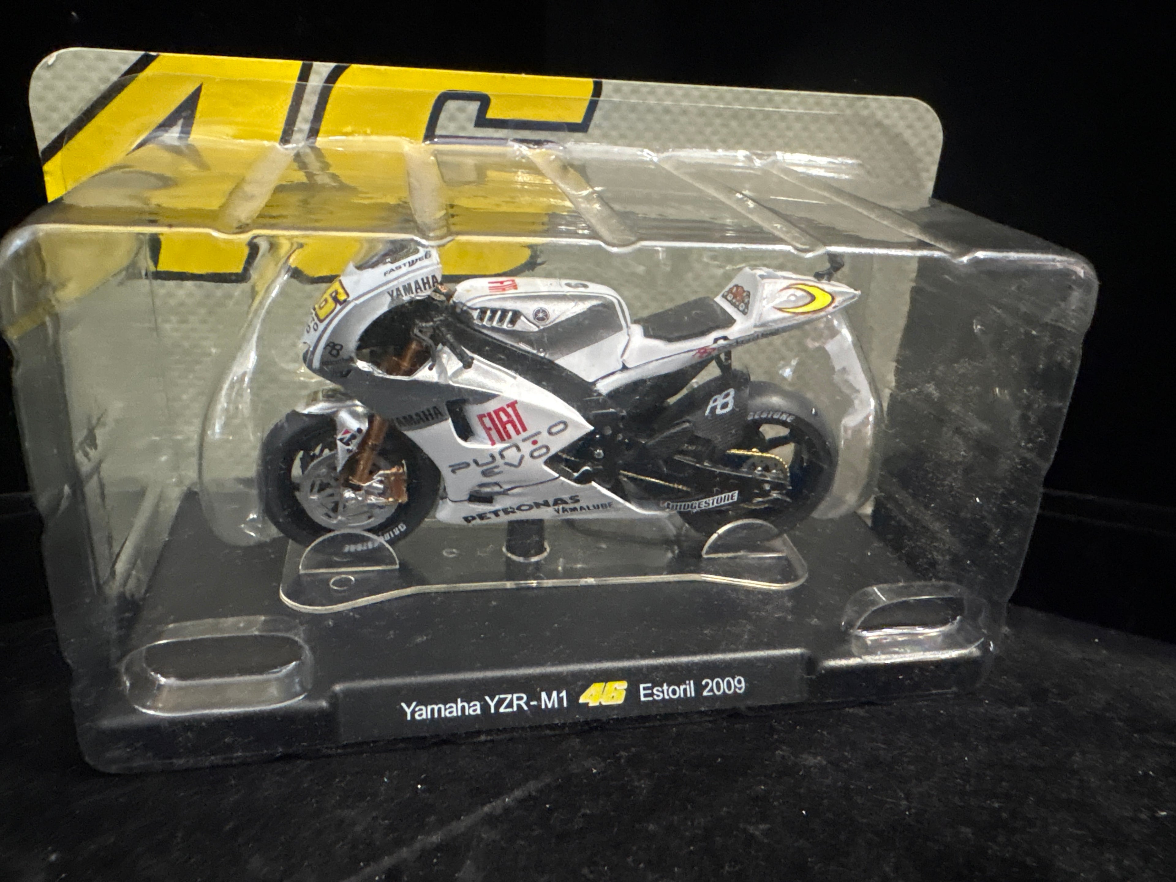 #P004 Yamaha YZR‑M1 #46 Estoril 2009 Die‑Cast Model – Panini UK – MotoGP Collectible