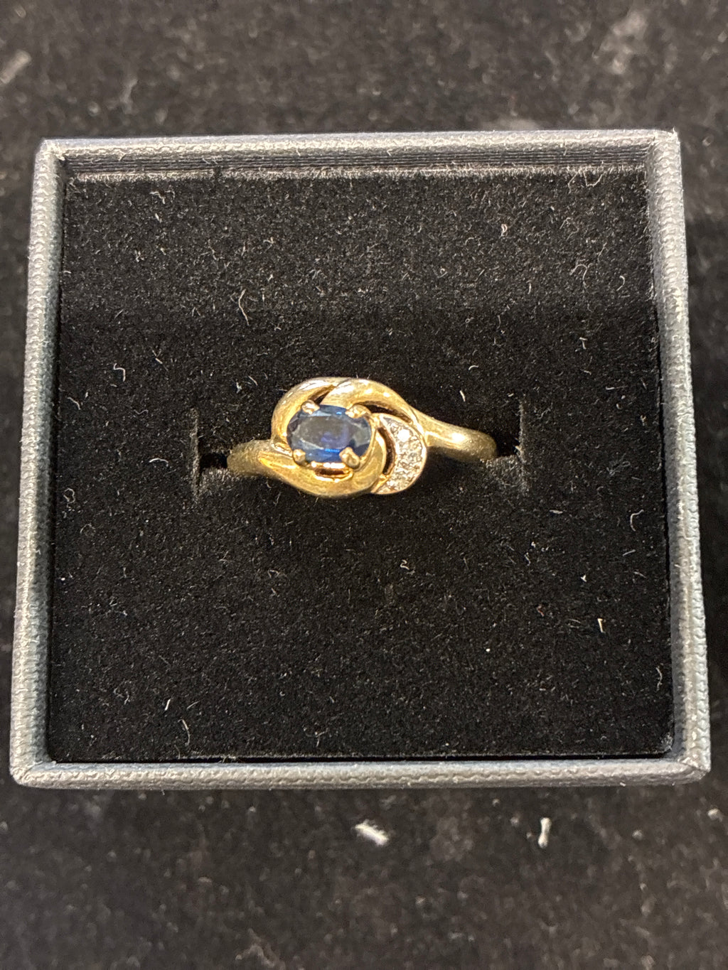#R13 9ct Gold Ring with Unknown Stone – Size 14, 2g