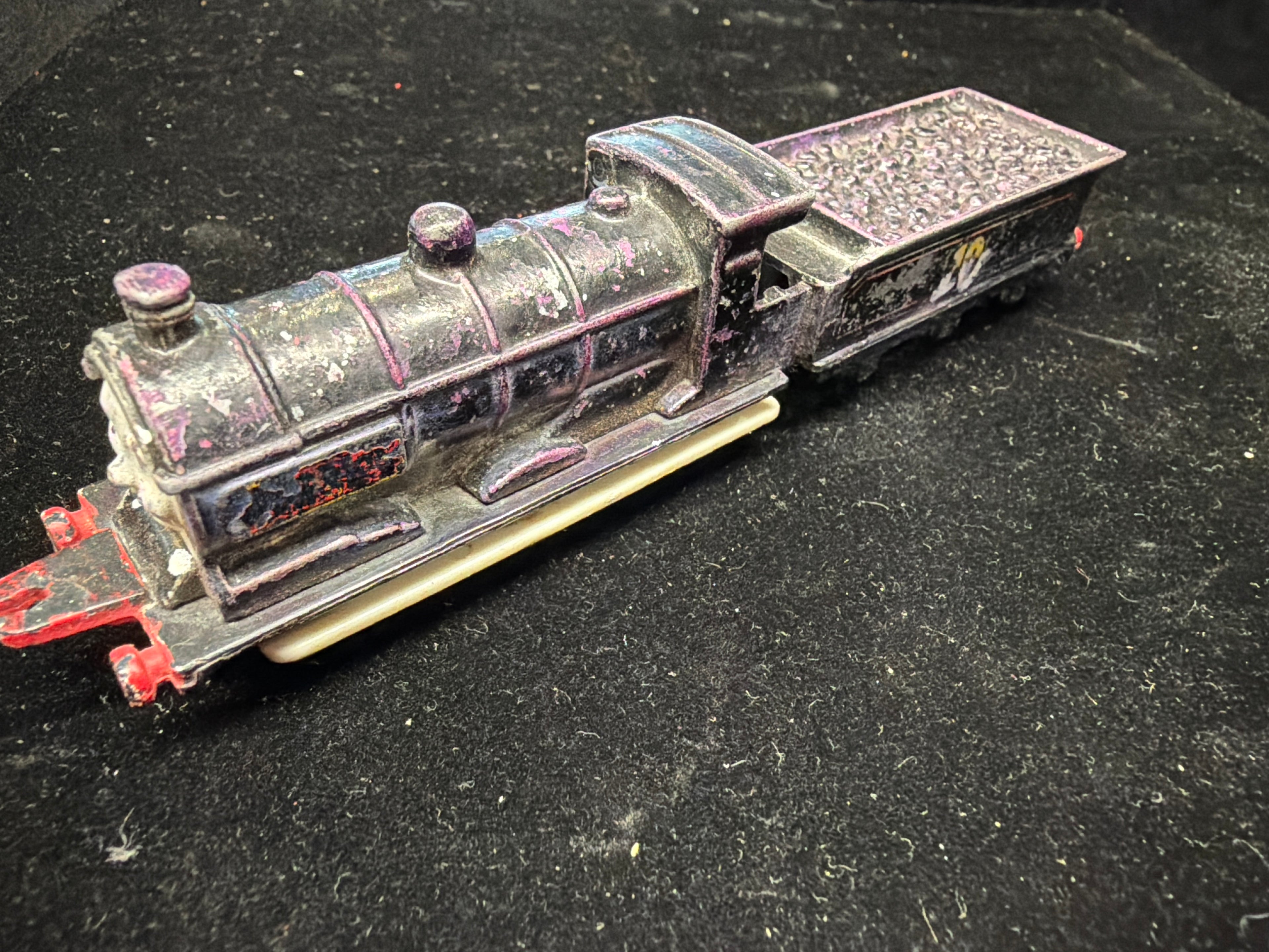 #P008 Vintage 1997 Ertl Thomas & Friends Metal Train Engine & Coal Tender – Well‑Worn Collectible Toy Model
