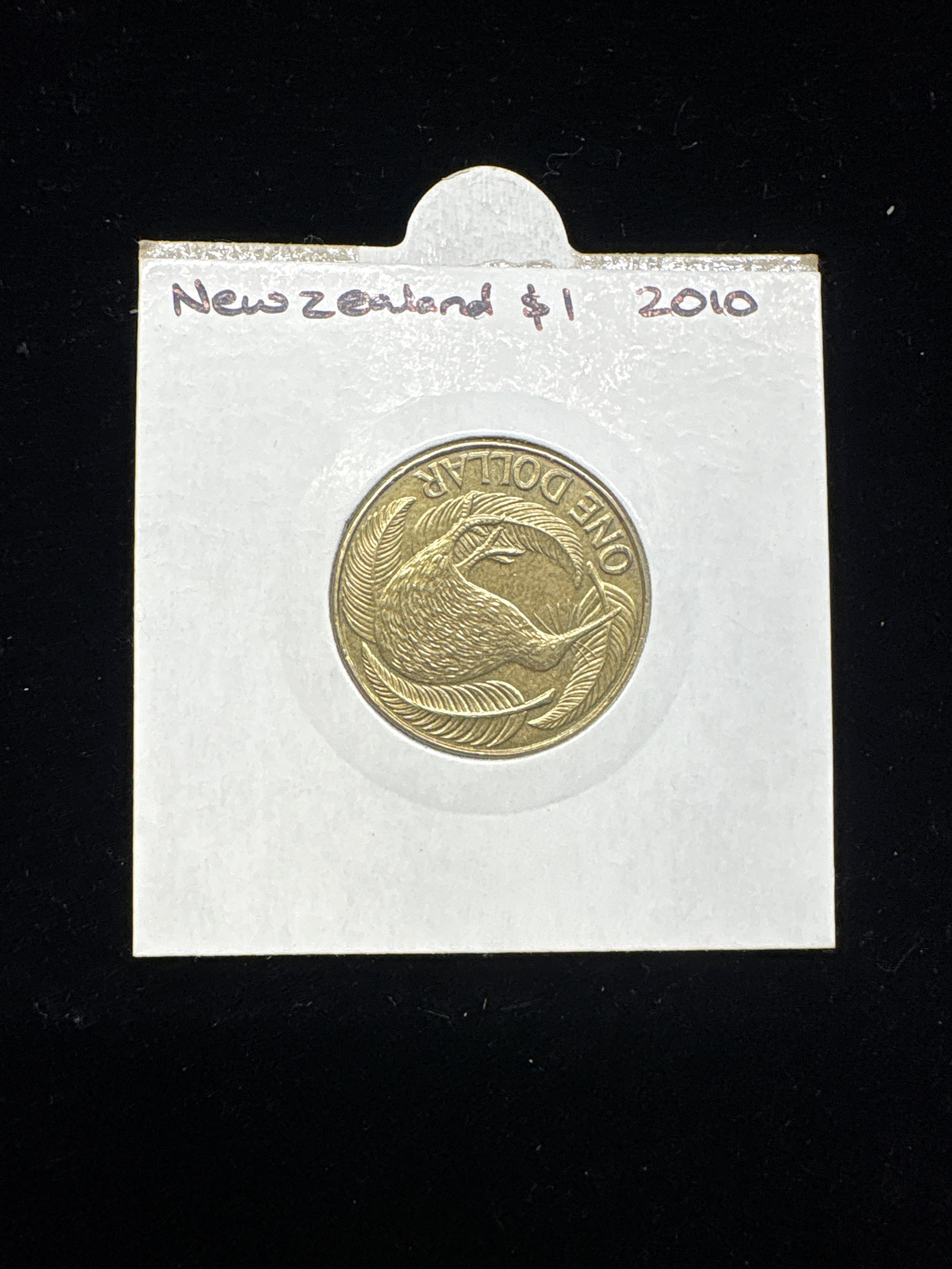 #M138 2010 New Zealand $1 Kiwi Coin – BU Condition in 2x2 Holder