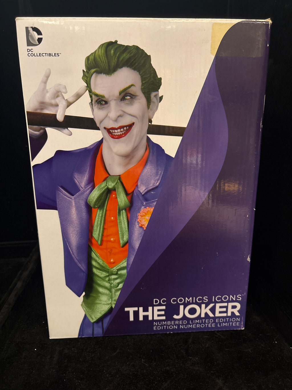 #P003 DC Collectibles Icons – The Joker Limited Edition Statue Box (Numbered Edition)