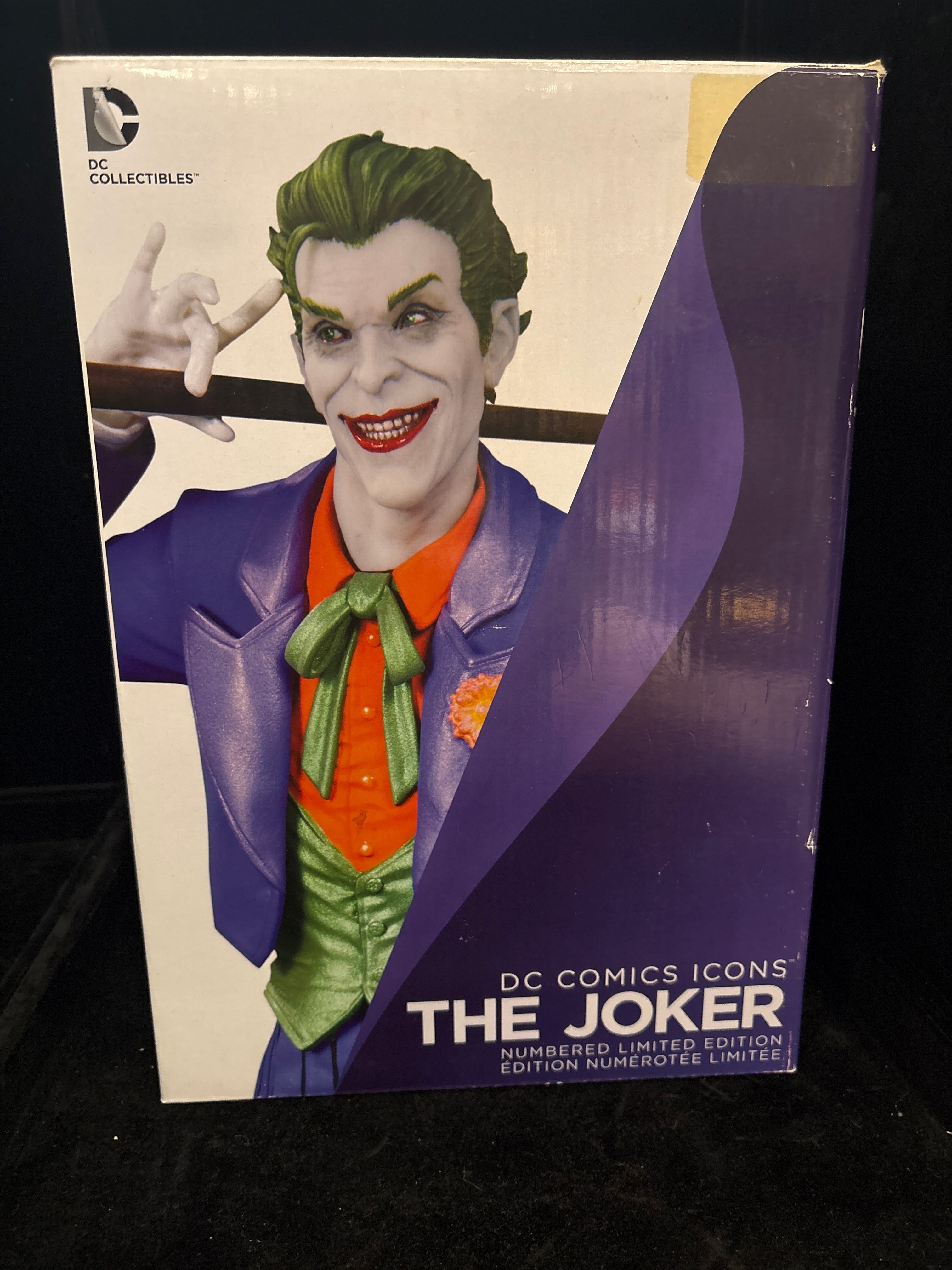 #P003 DC Collectibles Icons – The Joker Limited Edition Statue Box (Numbered Edition)