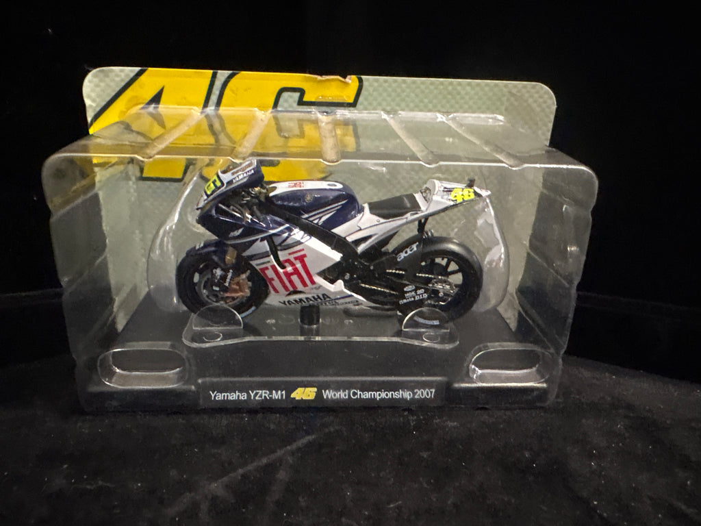 #P004 Valentino Rossi #46 Yamaha YZR‑M1 FIAT Racing Bike – 2007 World Championship Miniature Model (Panini UK)