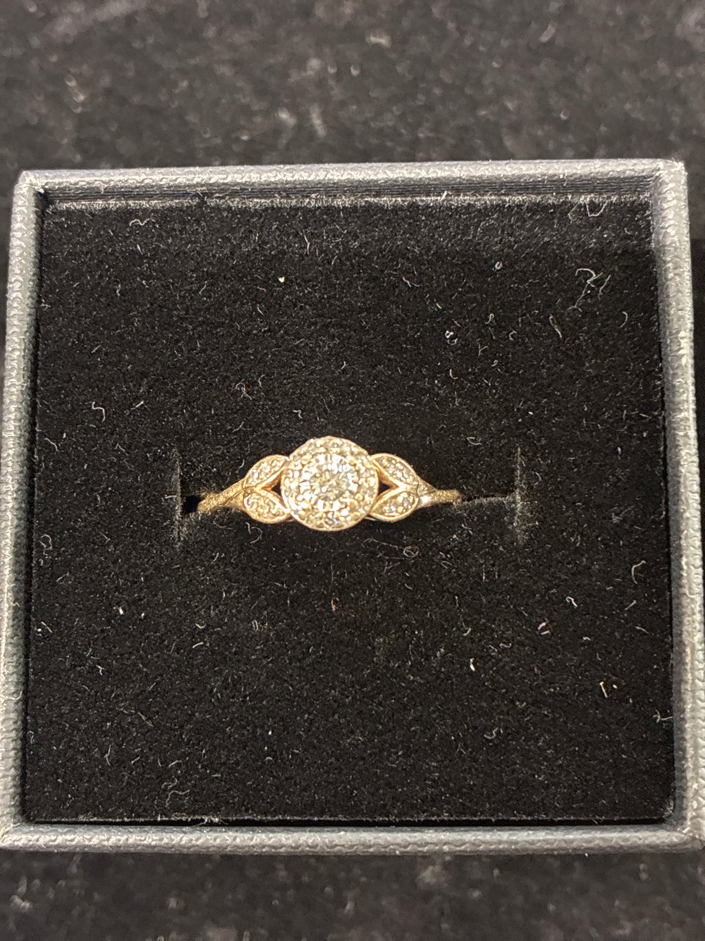 #R19 9ct Gold Diamond Ring, Size 12, 2.3g, Elegant Sparkling Design