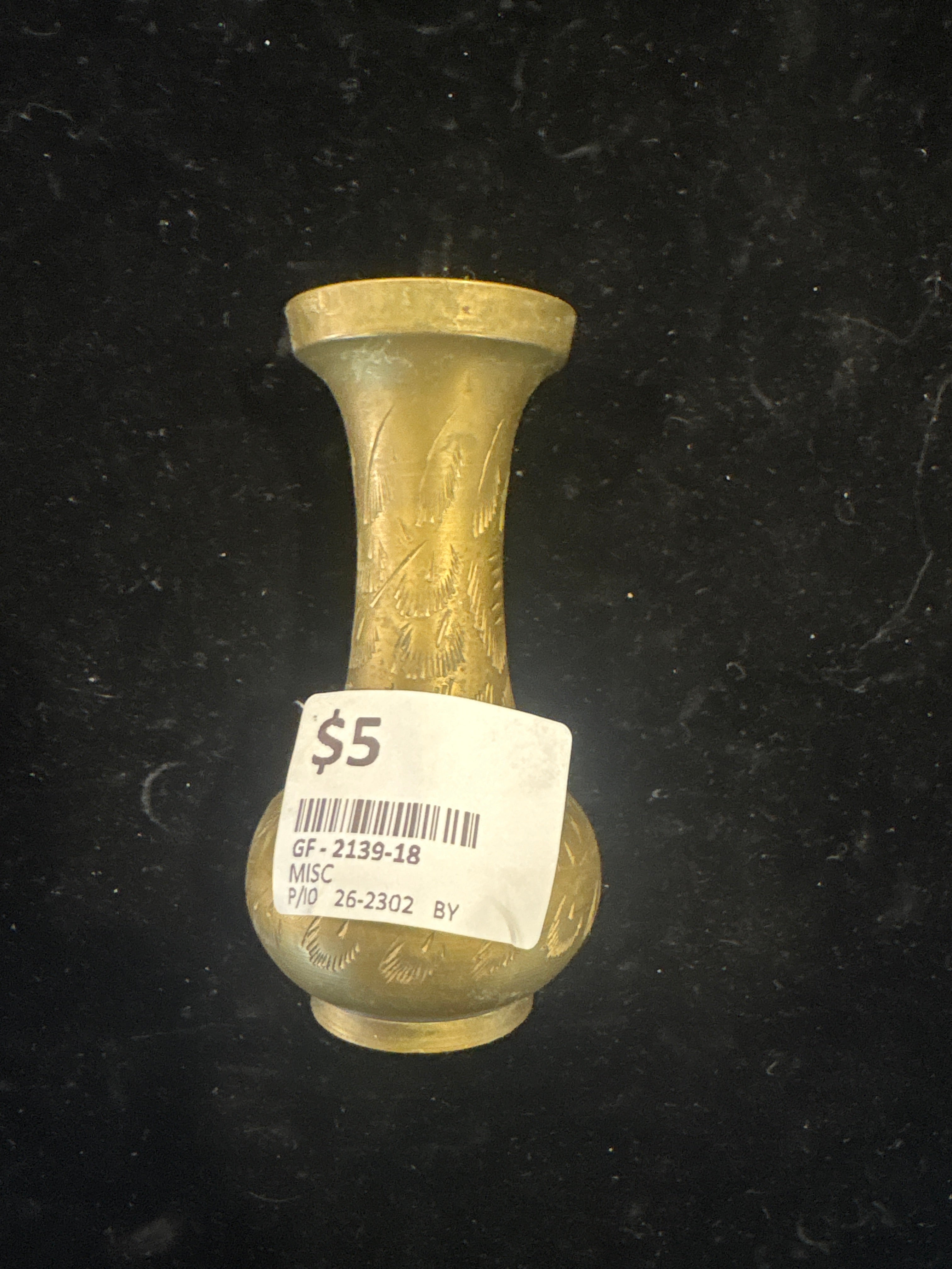 #2139-18 Mini Brass Engraved Decorative Vase – Vintage Style Collectible Piece