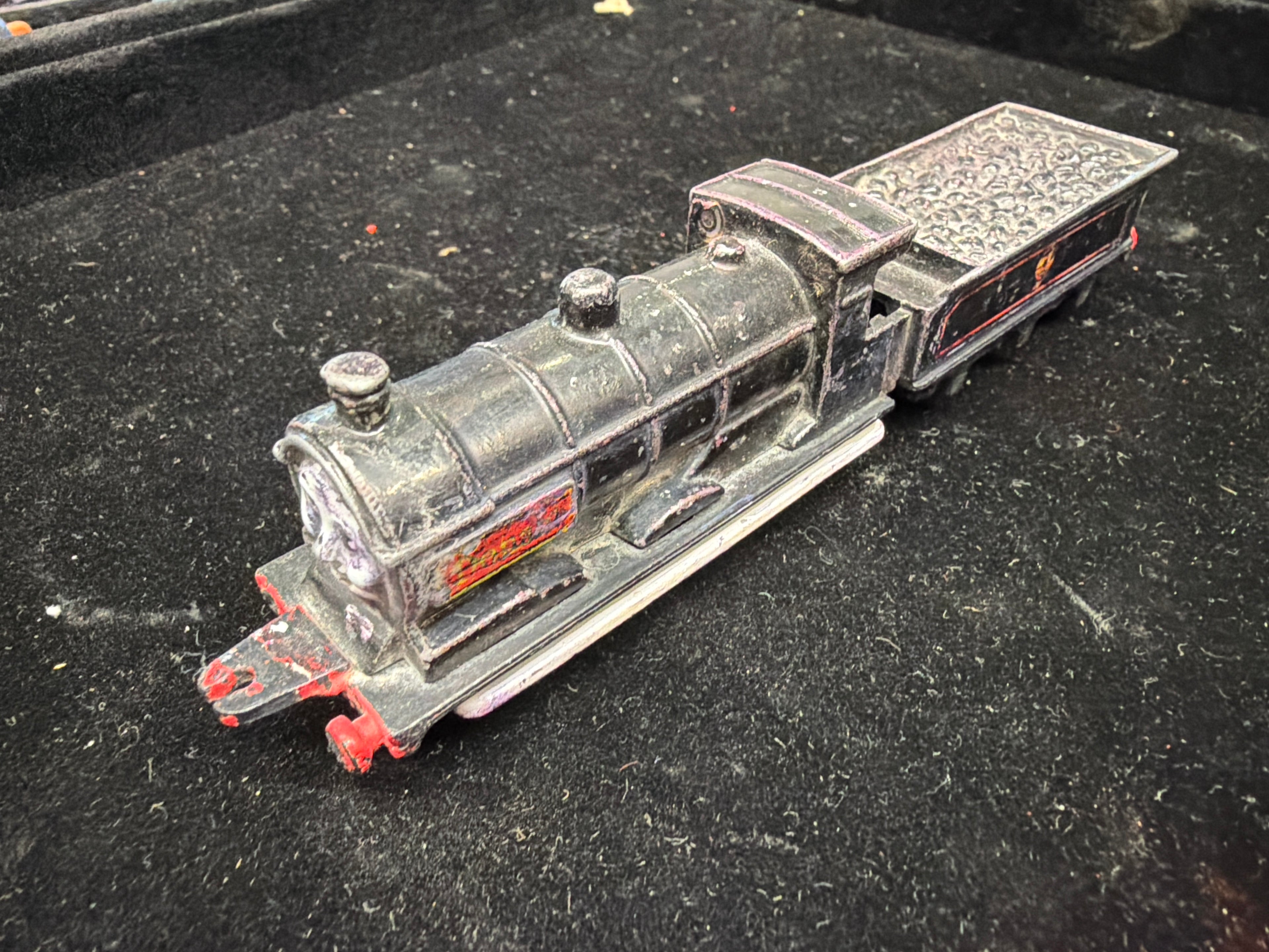 #P008 Vintage Die‑Cast Steam Locomotive & Coal Tender Toy – Well‑Worn Collector Piece