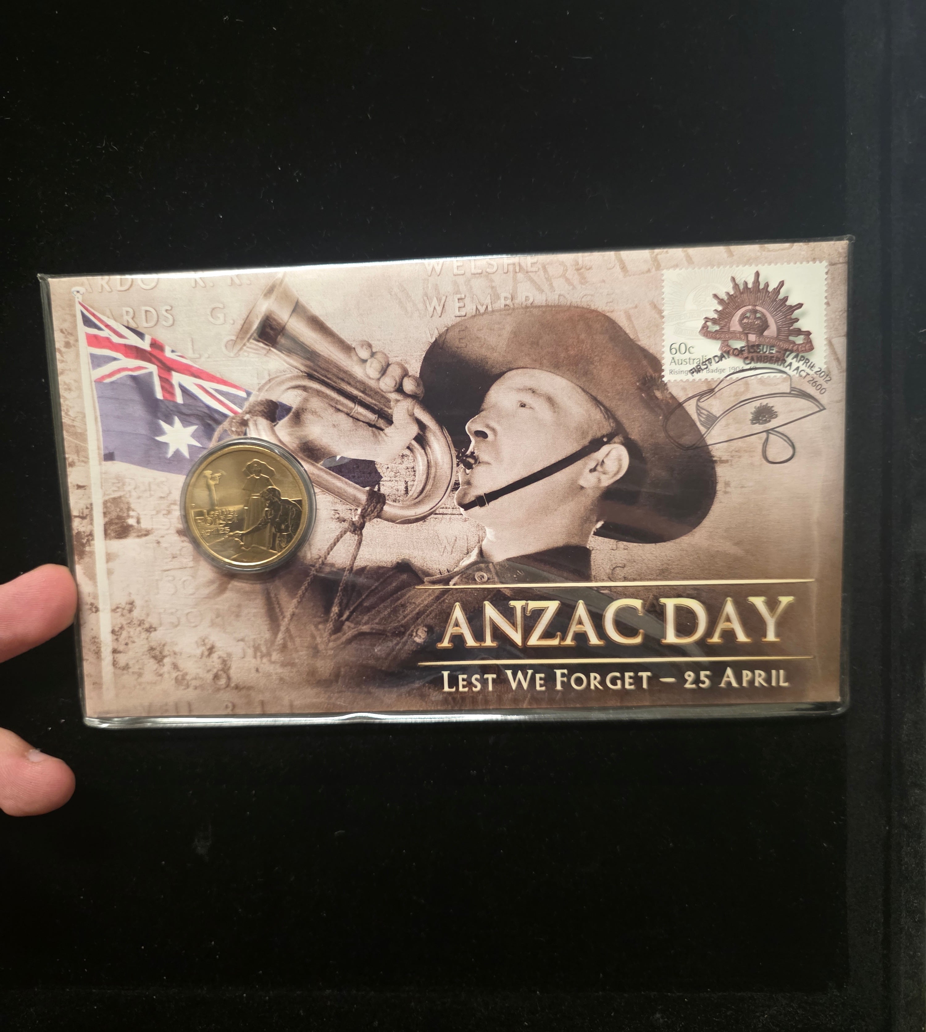 #086 ANZAC Day “Lest We Forget” PNC – Australia $1 Coin & 60c Stamp Collectible (25 April)